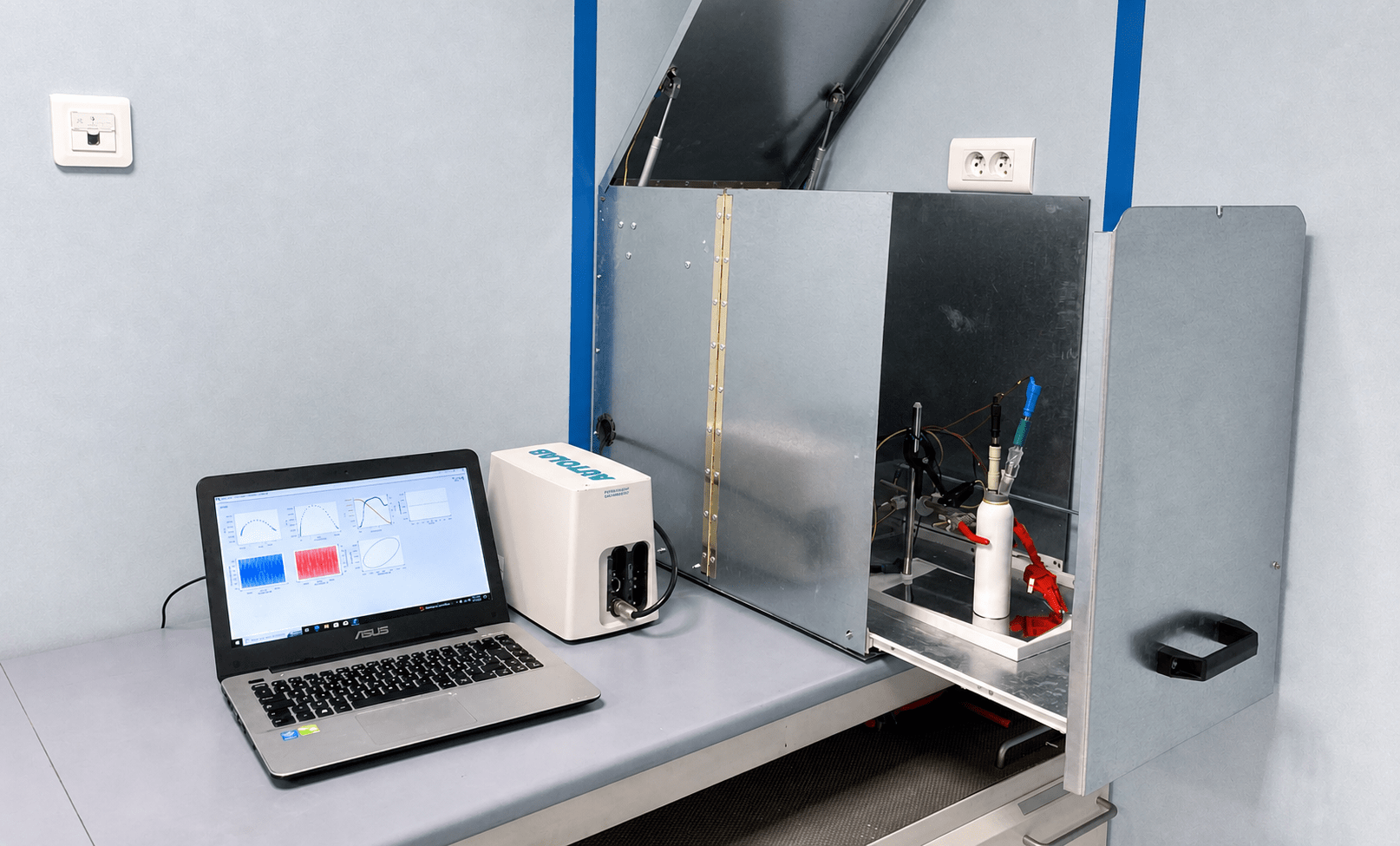 Dispositif d’analyse électrochimique et suivi des mesures au laboratoire LEREM